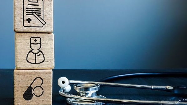 Health-Insurance-Or-Medicare-C-449702683-bda00a96-b20f7bea-1920w.jpg
