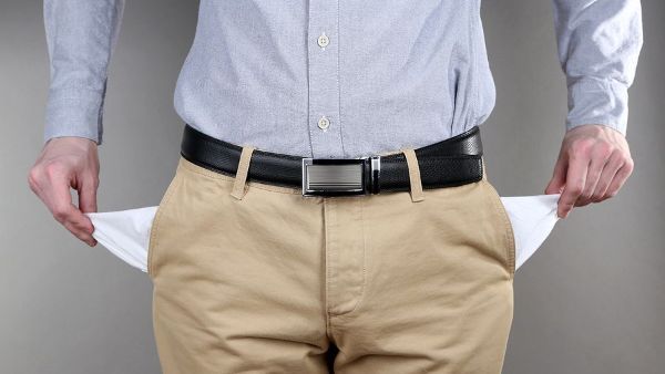 Man-showing-his-empty-pockets-59385773-7d0d337f-1920w.jpg